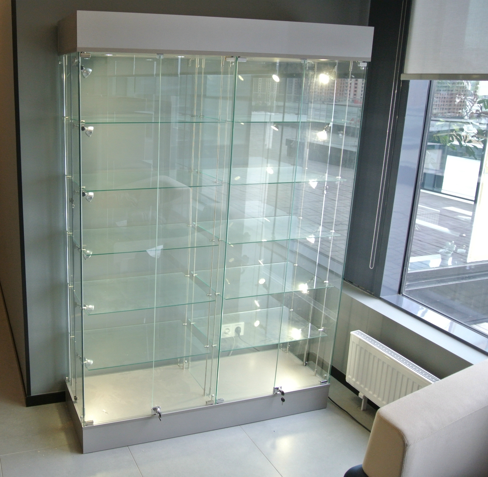 Стеклянные витрины