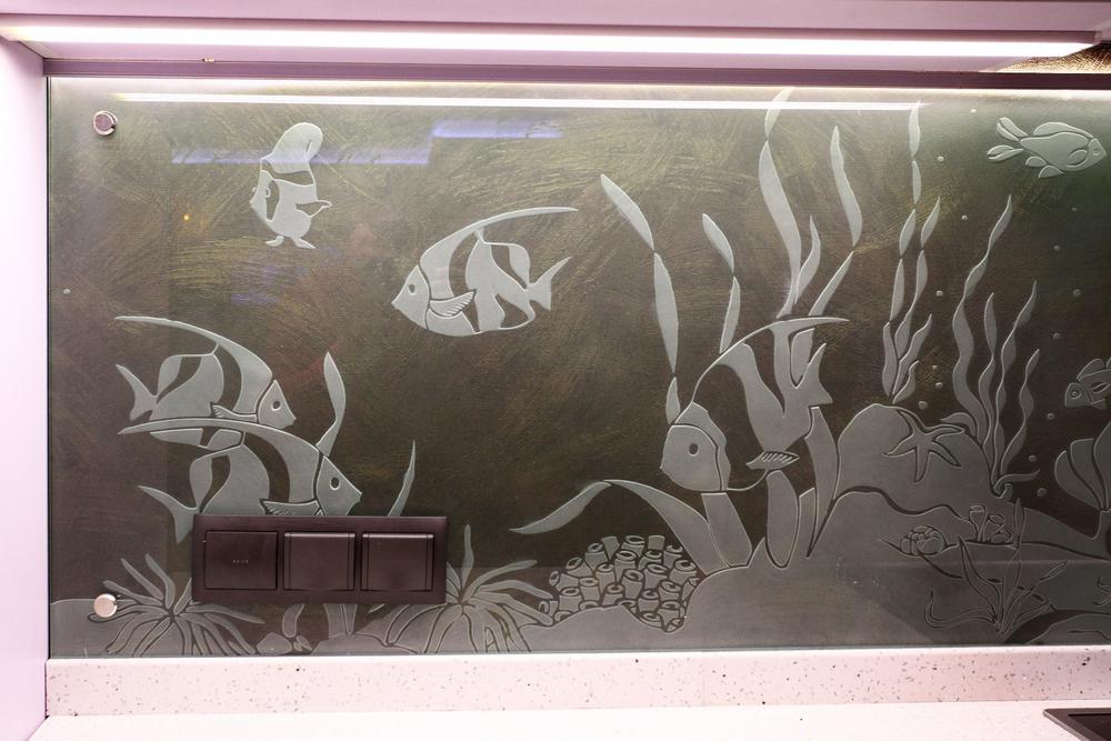 Фартук из стекла для кухни