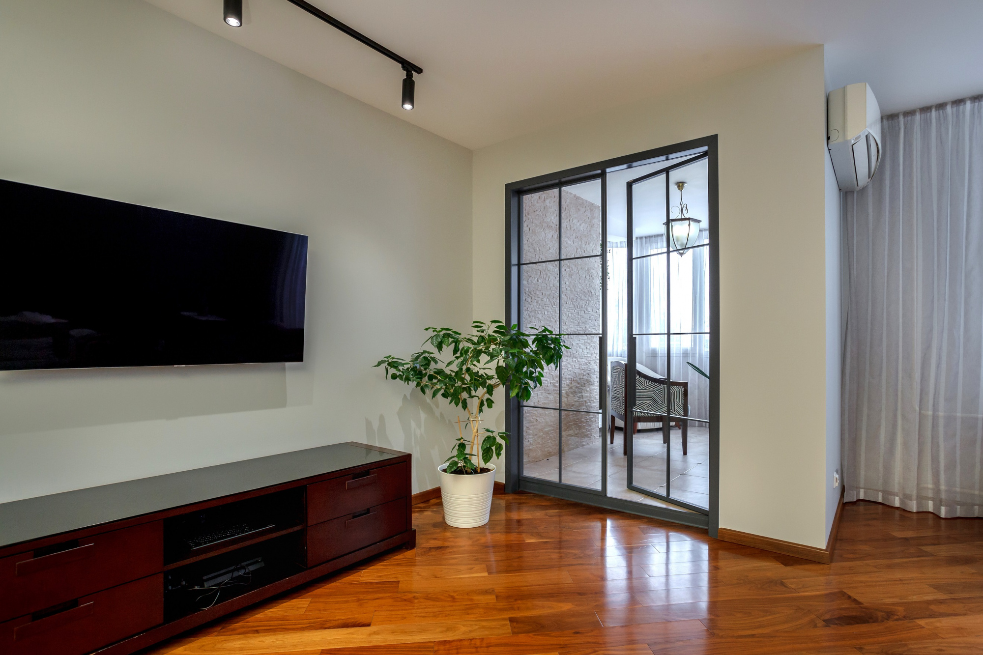 Стеклянные двери на заказ