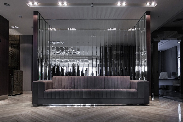 Зеркало и стеклянное панно