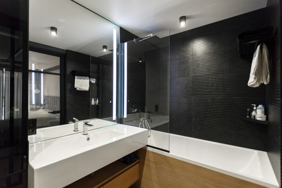 Стеклянная шторка для душа